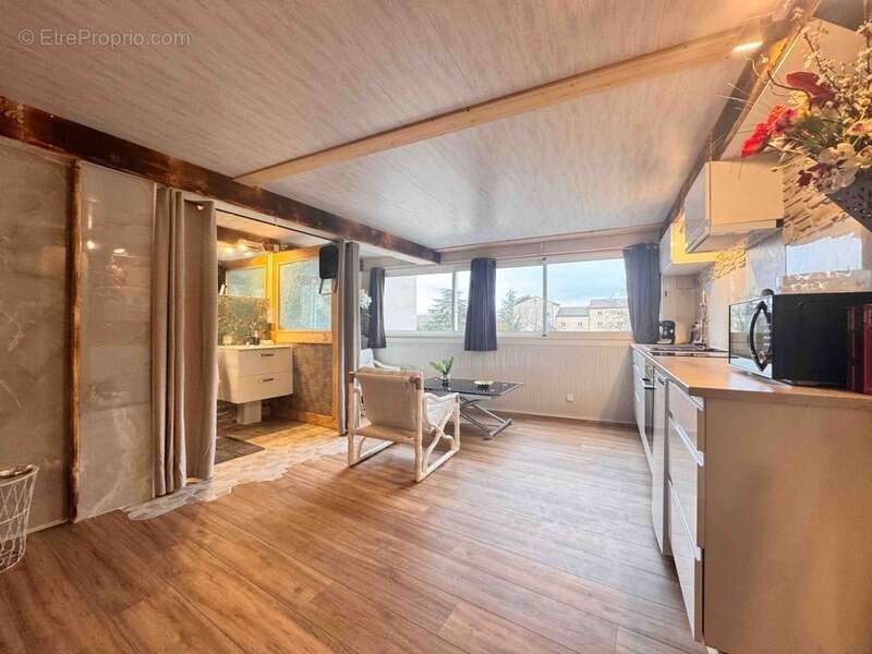 Appartement à LARAGNE-MONTEGLIN