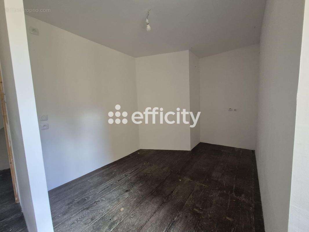 Maison à ORADOUR-SUR-VAYRES