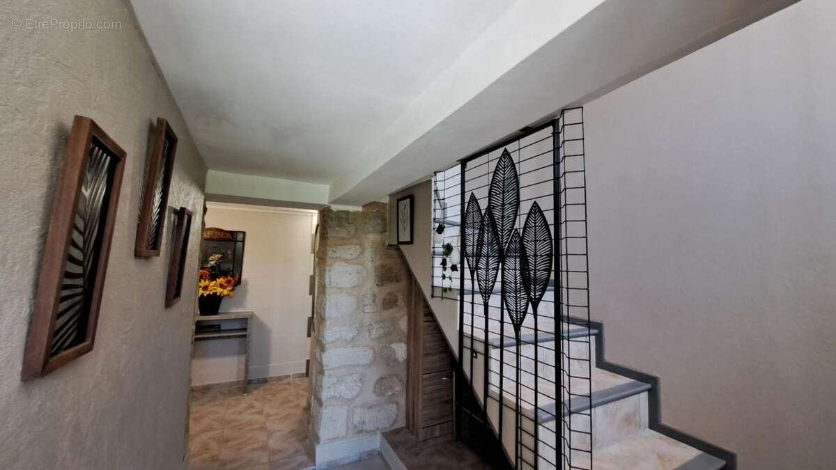Maison à LE MESNIL-SAINT-DENIS