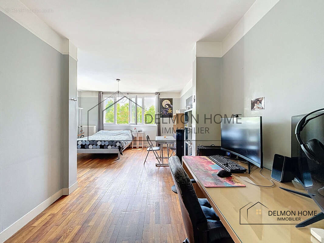 Appartement à COURBEVOIE