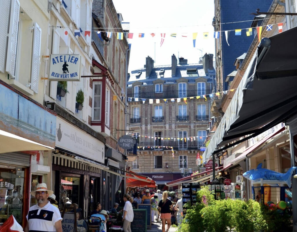 Commerce à TROUVILLE-SUR-MER