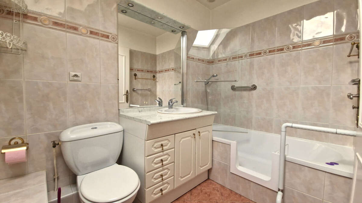 Maison à VOISINS-LE-BRETONNEUX