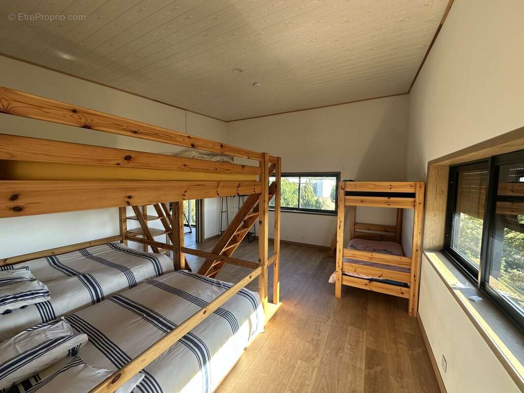 Commerce à TREMBLAY-LES-VILLAGES