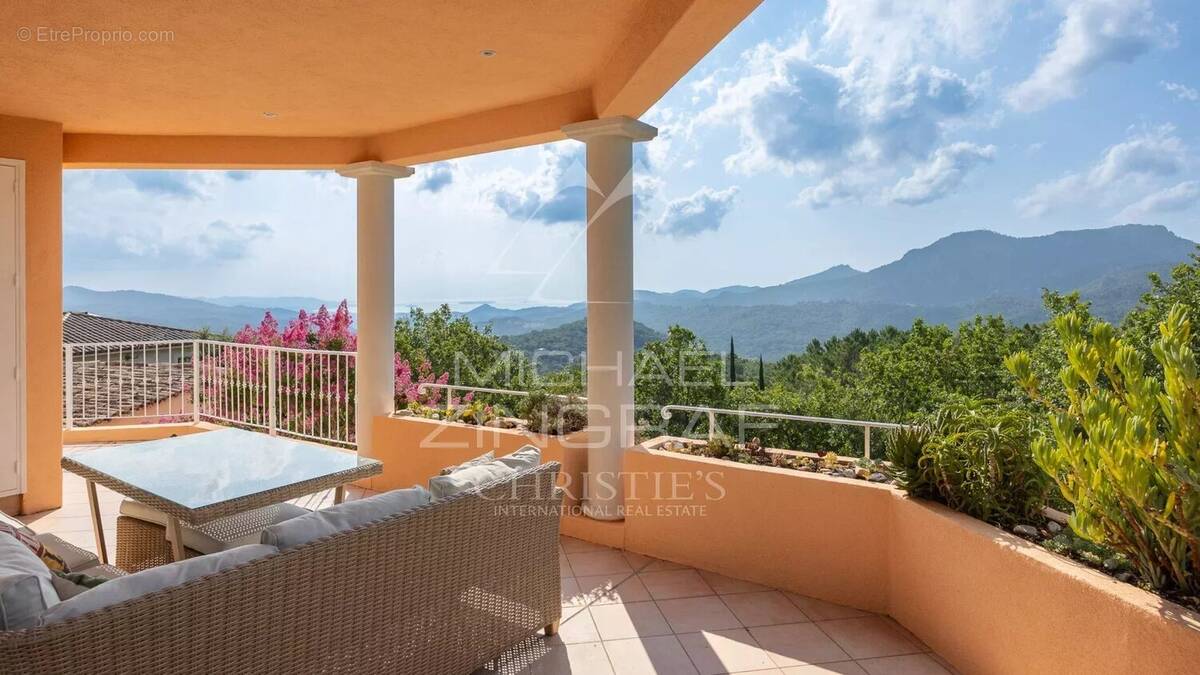 Photo Maison à Les Adrets-De-L'esterel au prix de 1 380 000€