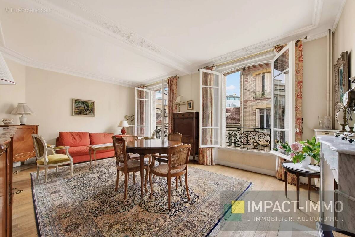 Appartement à COURBEVOIE