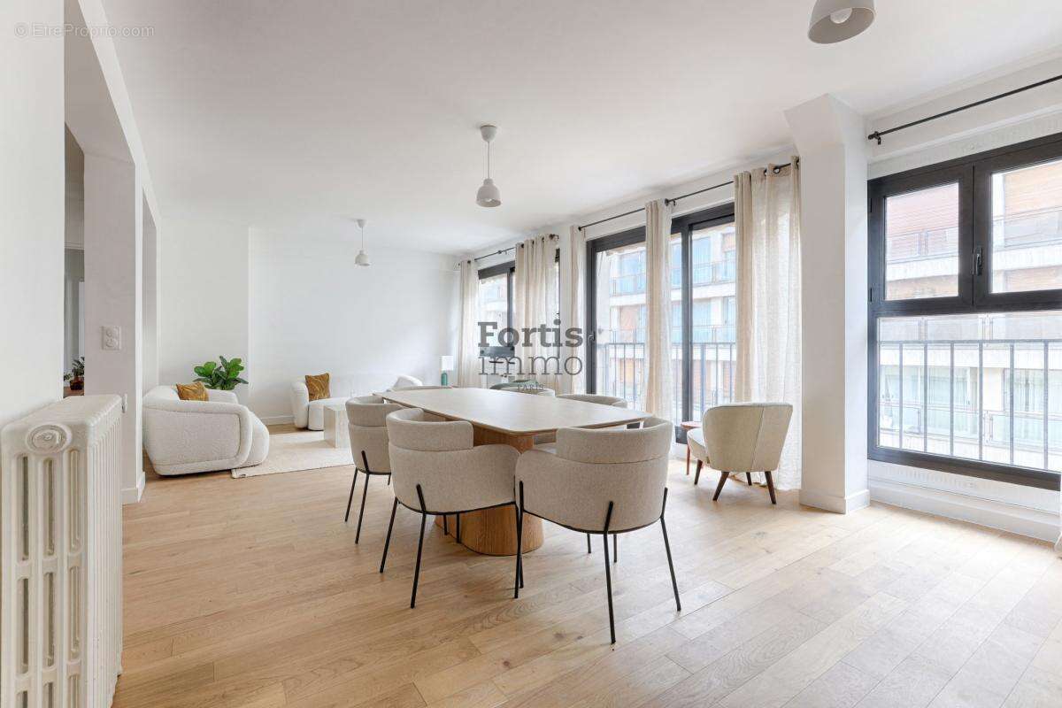 Appartement à PARIS-16E