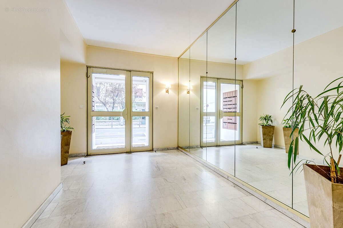 Appartement à PARIS-14E