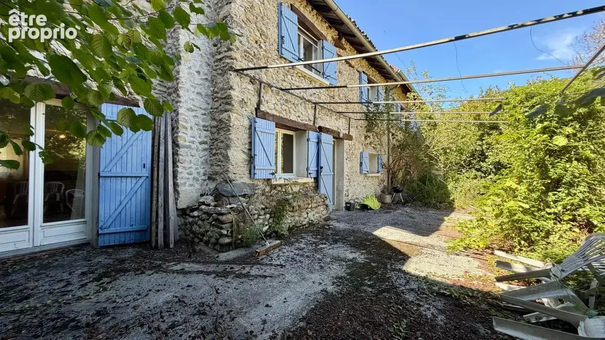 Maison en pierre 229 m² avec grange et terrain –  À Vendre à Massieu - photo 3