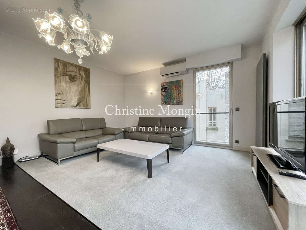 Appartement à NEUILLY-SUR-SEINE