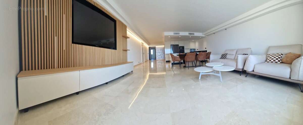 Appartement à SAINT-LAURENT-DU-VAR