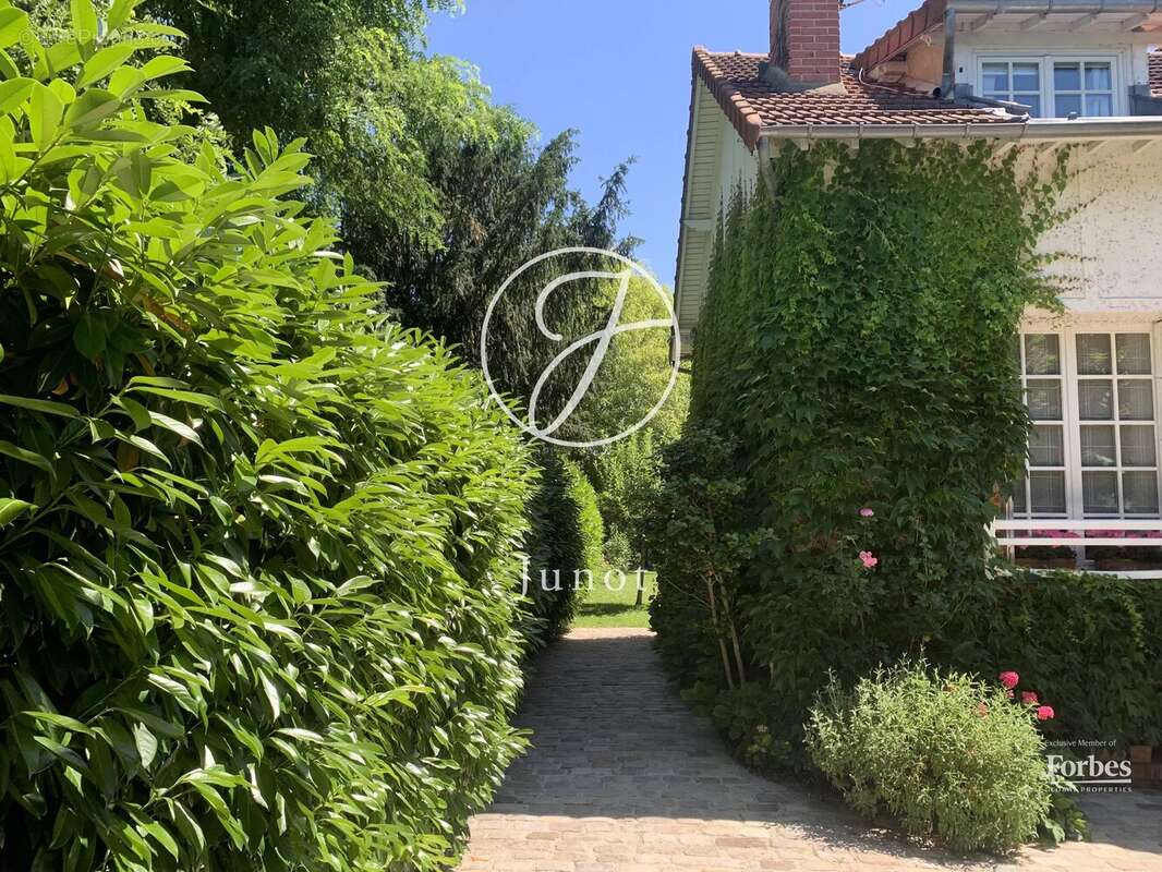 Maison à LE VESINET