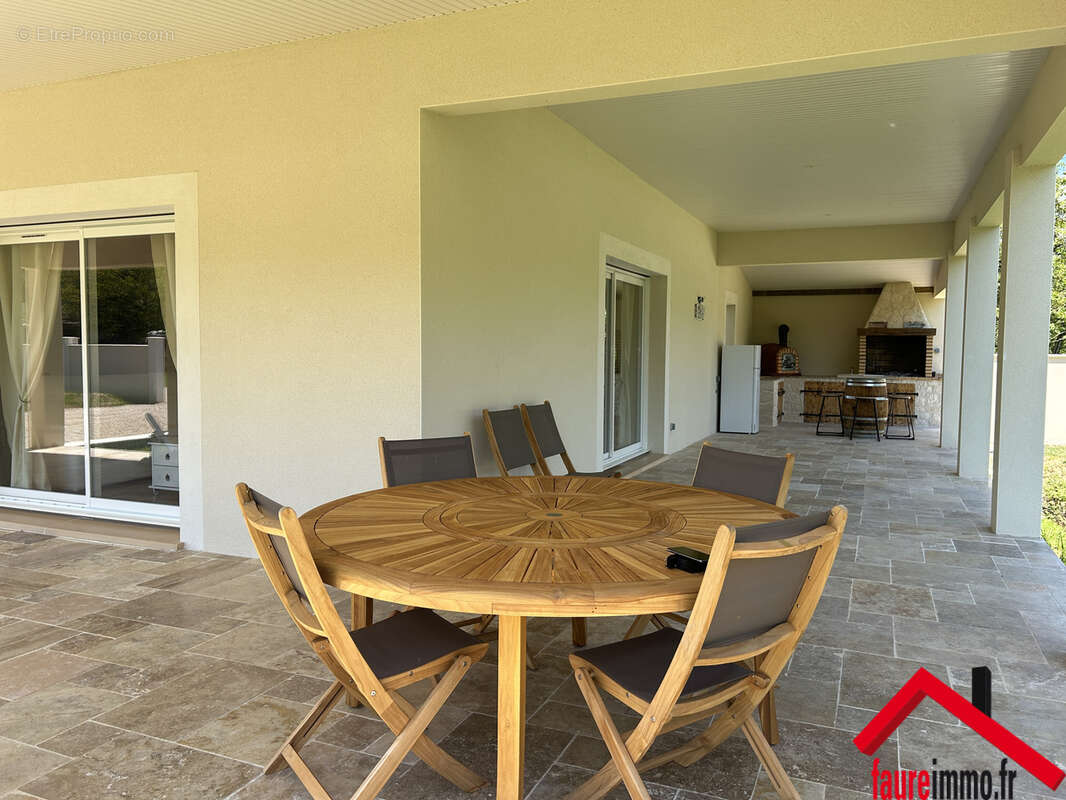 Maison à TERRASSON-LAVILLEDIEU