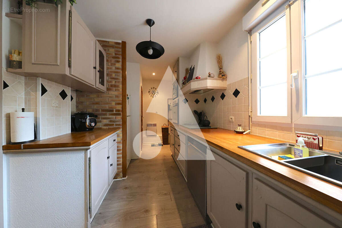 Maison à SAINT-PIERRE-DU-PERRAY