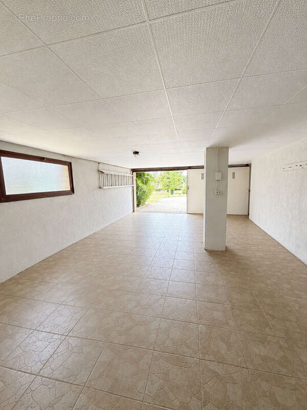Coup de cœur assuré : Maison de qualité avec fort potentiel sur magnifique terrain de 5800 m2. - photo 18