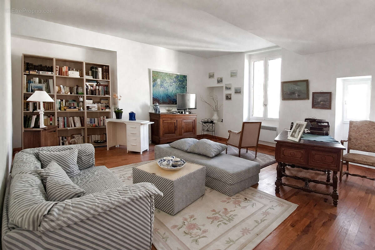 Appartement à SUMENE