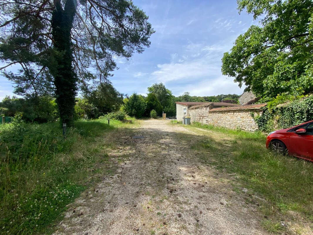 Terrain à MOIGNY-SUR-ECOLE