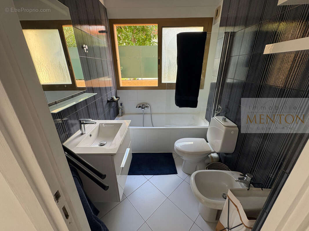 Appartement à ROQUEBRUNE-CAP-MARTIN