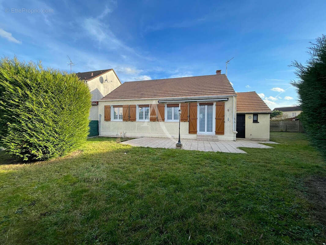 Maison à CHEVRY-COSSIGNY