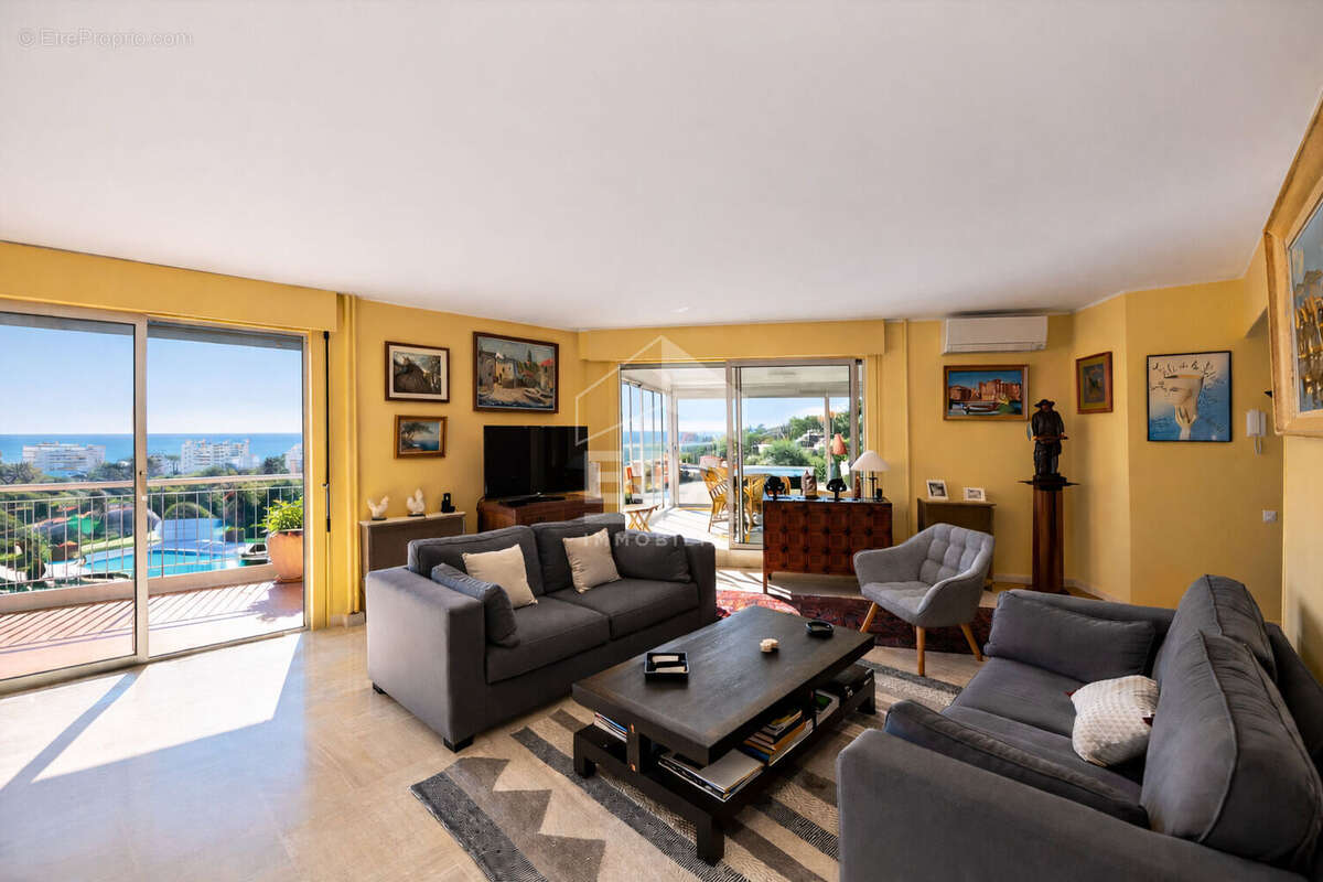 Appartement à MANDELIEU-LA-NAPOULE