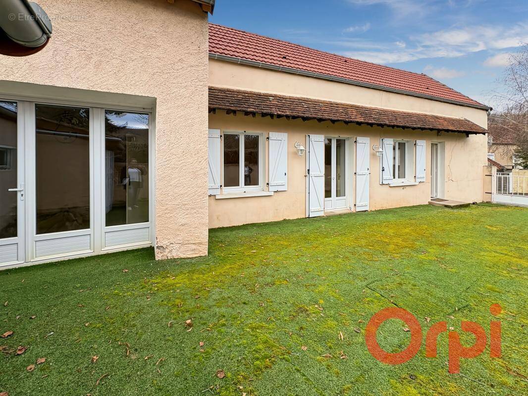 Maison à SAINT-BONNET-TRONCAIS