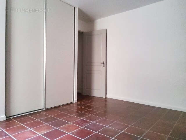 T 3  avec cour - 75 m² environ - photo 12