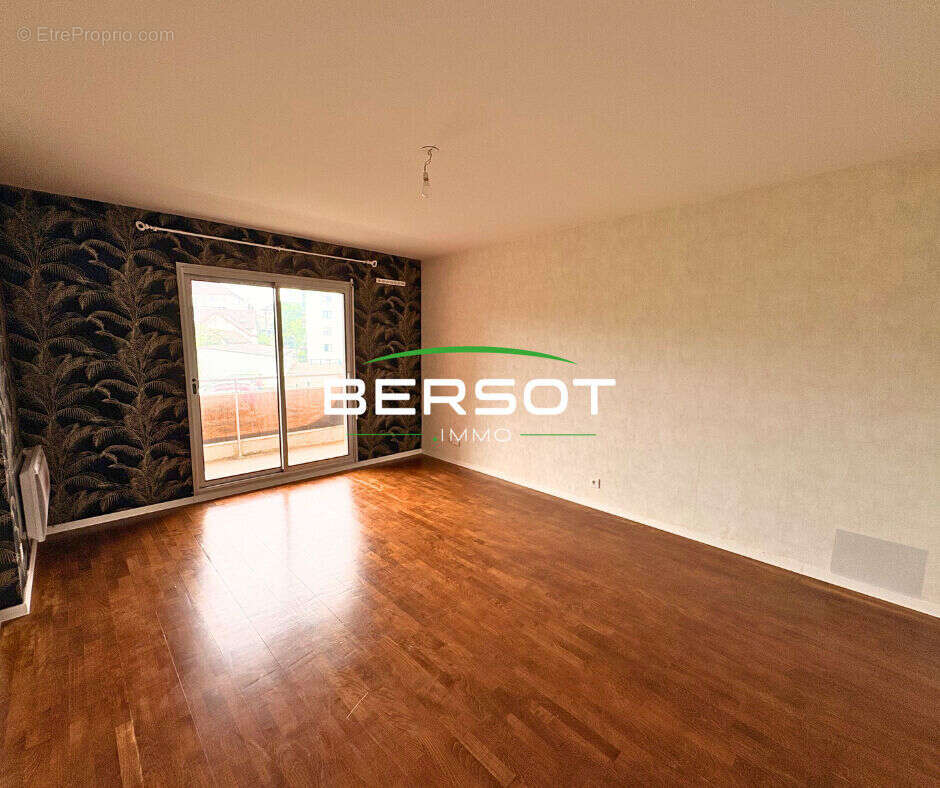 Appartement 2 pièces de 52m² Lumineux avec balcon, cave et stationnement en sous sol - photo 4