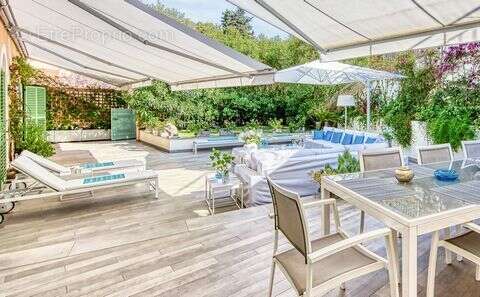 Appartement à EZE