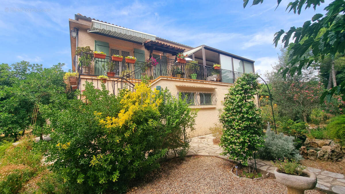 Maison à LE MUY