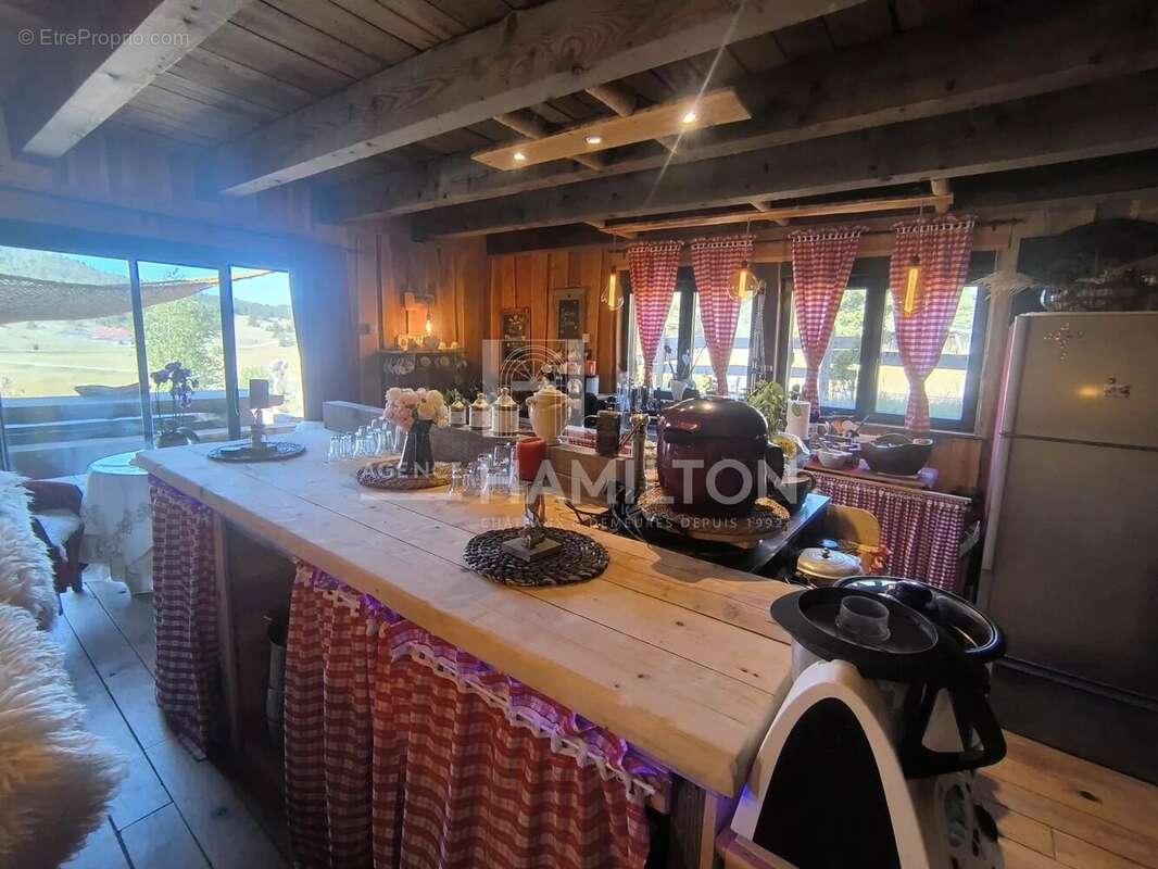 Maison à GREOLIERES