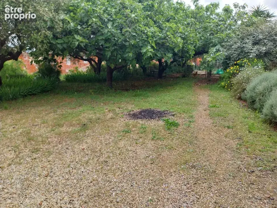 Terrain 443 m² à Roquebrune-Sur-Argens  - photo 1