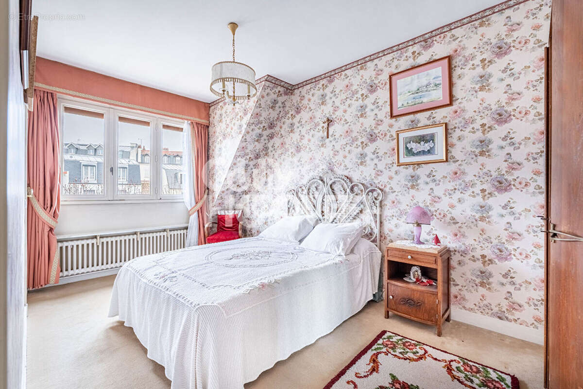 Maison à LA GARENNE-COLOMBES