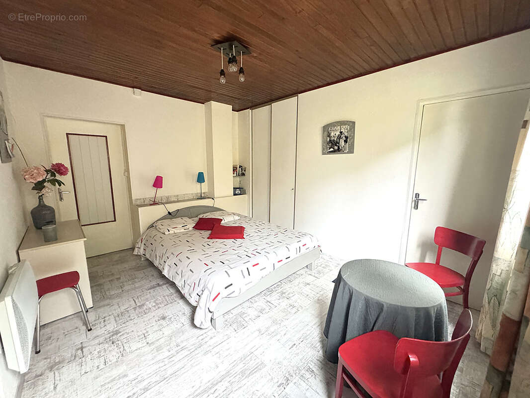 Maison à SAINT-BONNET-PRES-ORCIVAL