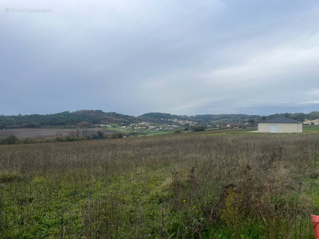 Terrain à LEGUILLAC-DE-L&#039;AUCHE