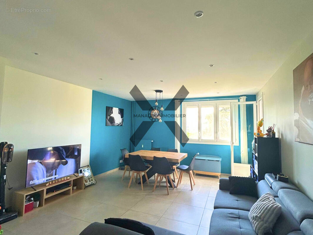 Appartement à LE COTEAU