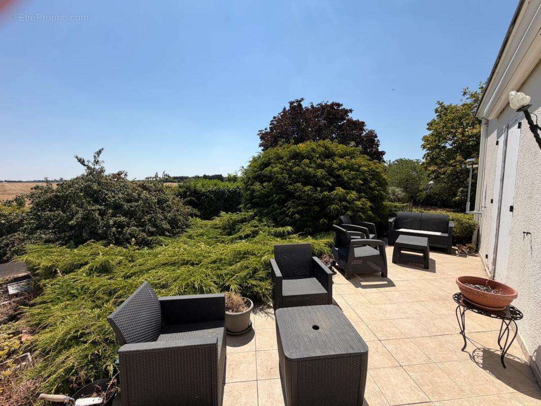 Maison de 5 pièces de 164 m² situé à Irais - photo 2