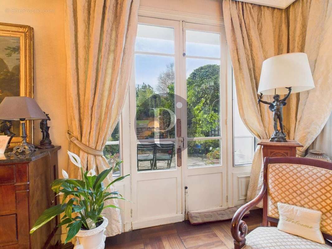 Maison à VERRIERES-LE-BUISSON