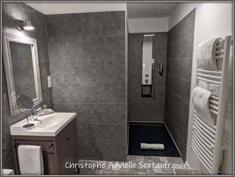 Ensemble immobilier, habitation 230 M2, 5 chambres d'hôtes, 2 gîtes, piscine sur 1 Ha - photo 6