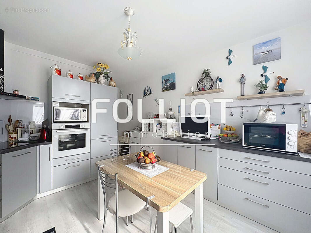 Appartement à DONVILLE-LES-BAINS