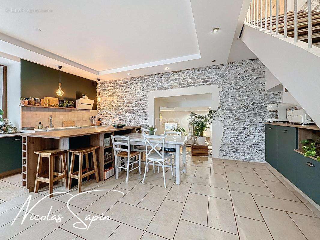 Maison à NOTRE-DAME-DE-MESAGE