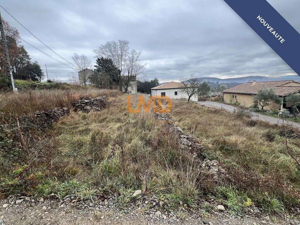 Terrain à VINEZAC