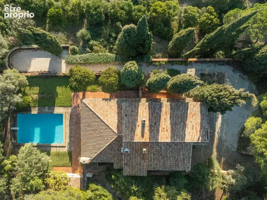 Propriété authentique de 400m² avec Vue Mer à Sanary-sur-Mer - photo 6