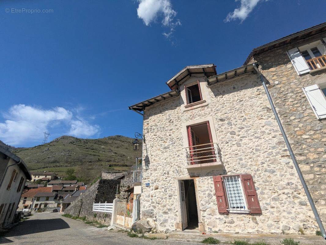 Maison à CAUSSOU