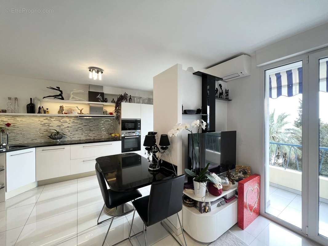 Appartement à ROQUEBRUNE-CAP-MARTIN