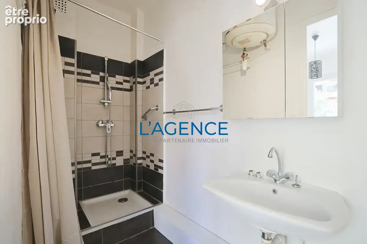 Hyeres centre appartement t2 40m2 avec cave - photo 8