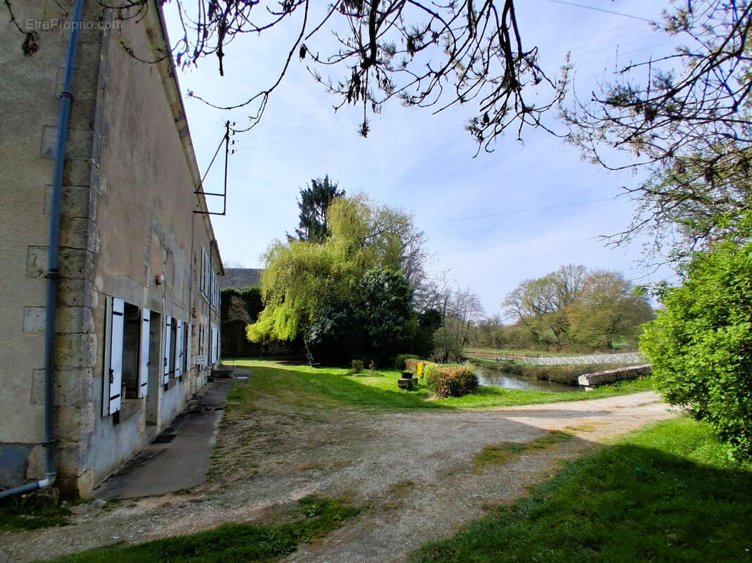 Maison à OUZOUER-SUR-TREZEE