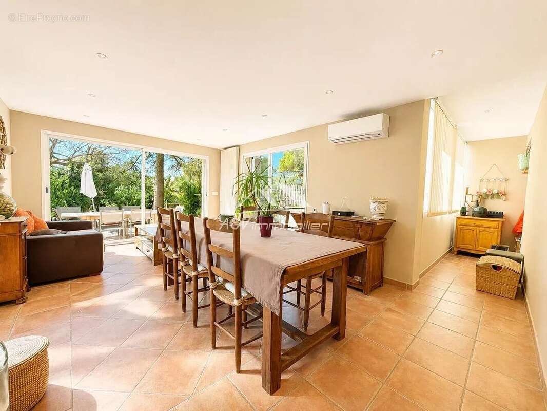 Maison d 'architecte de 200 m² habitable - piscine - 2540m² de terrain - 2 logements - photo 22