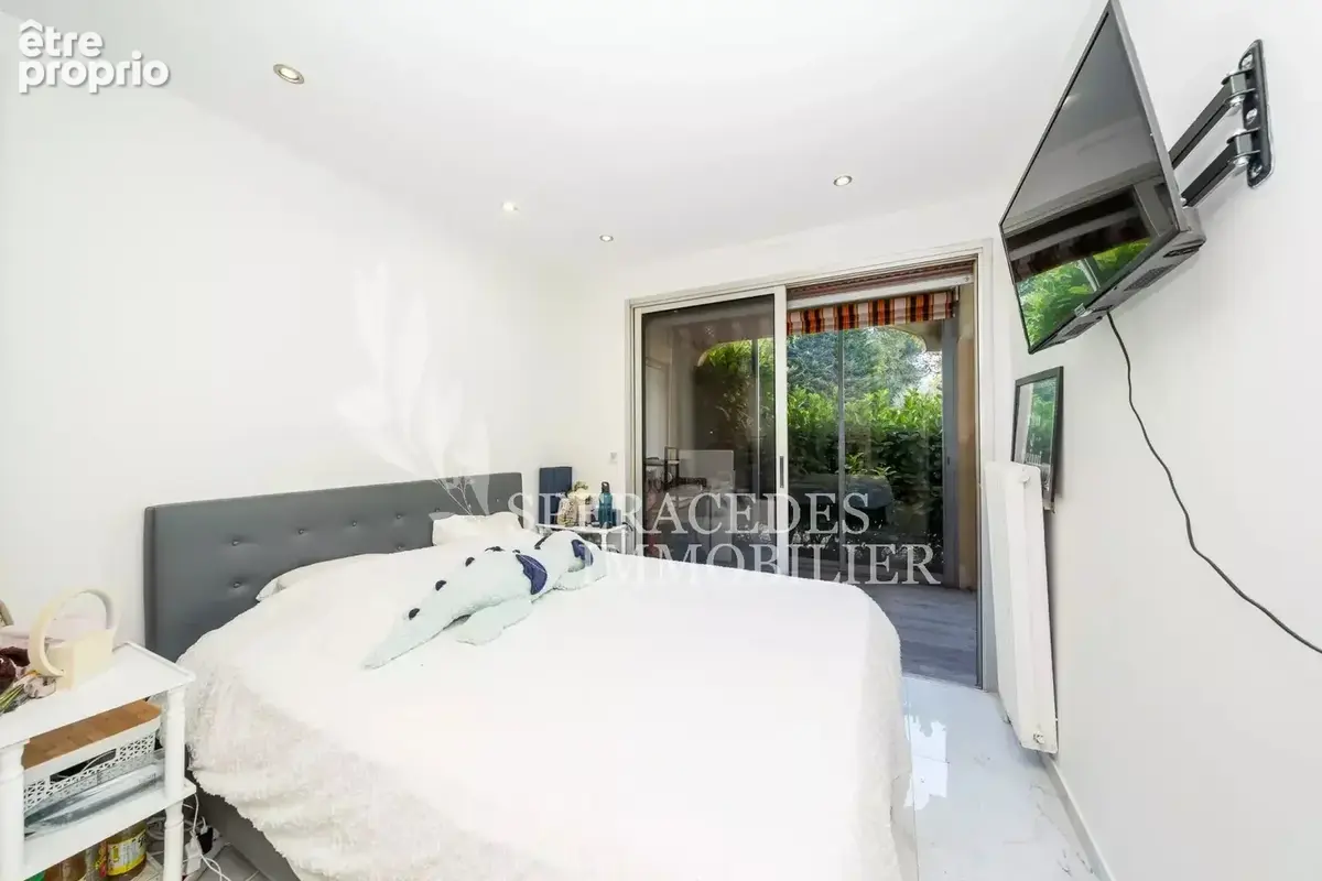 Mandelieu-la-Napoule - Appartement 3 pièces copropriété avec piscine - photo 9