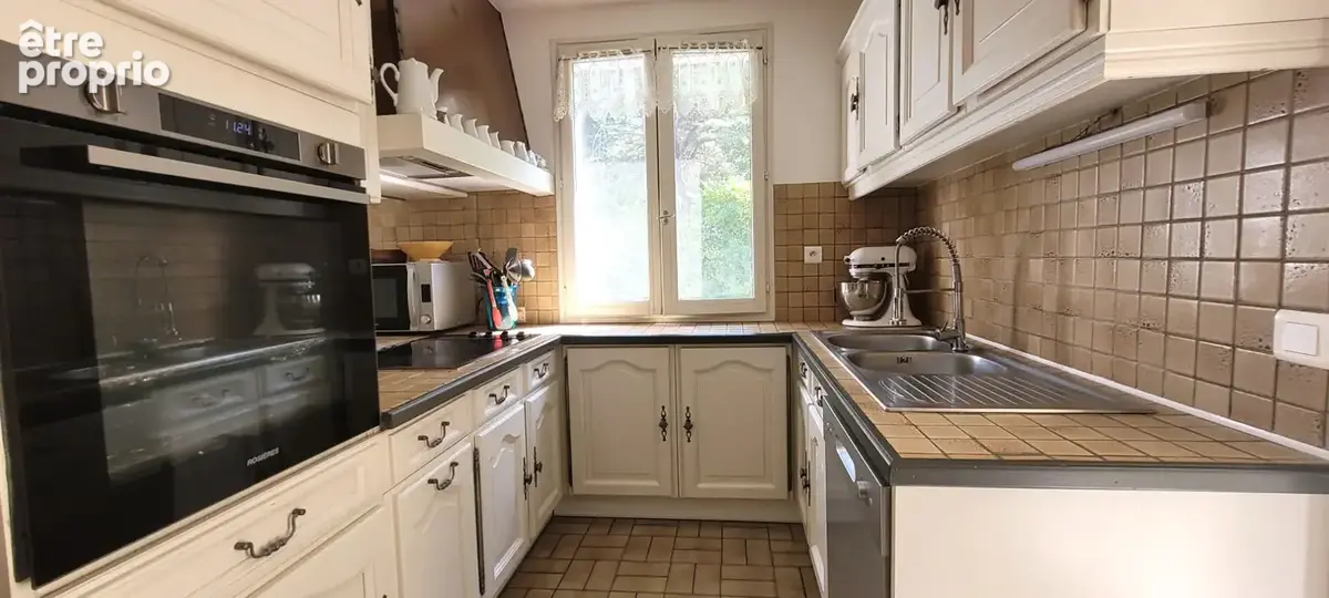 Maison avec piscine sur un terrain arboré de 1589m², secteur  Montélimar - photo 5