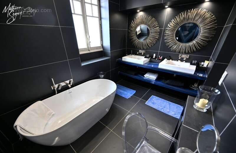 Maison à CHAZELLES-SUR-LYON