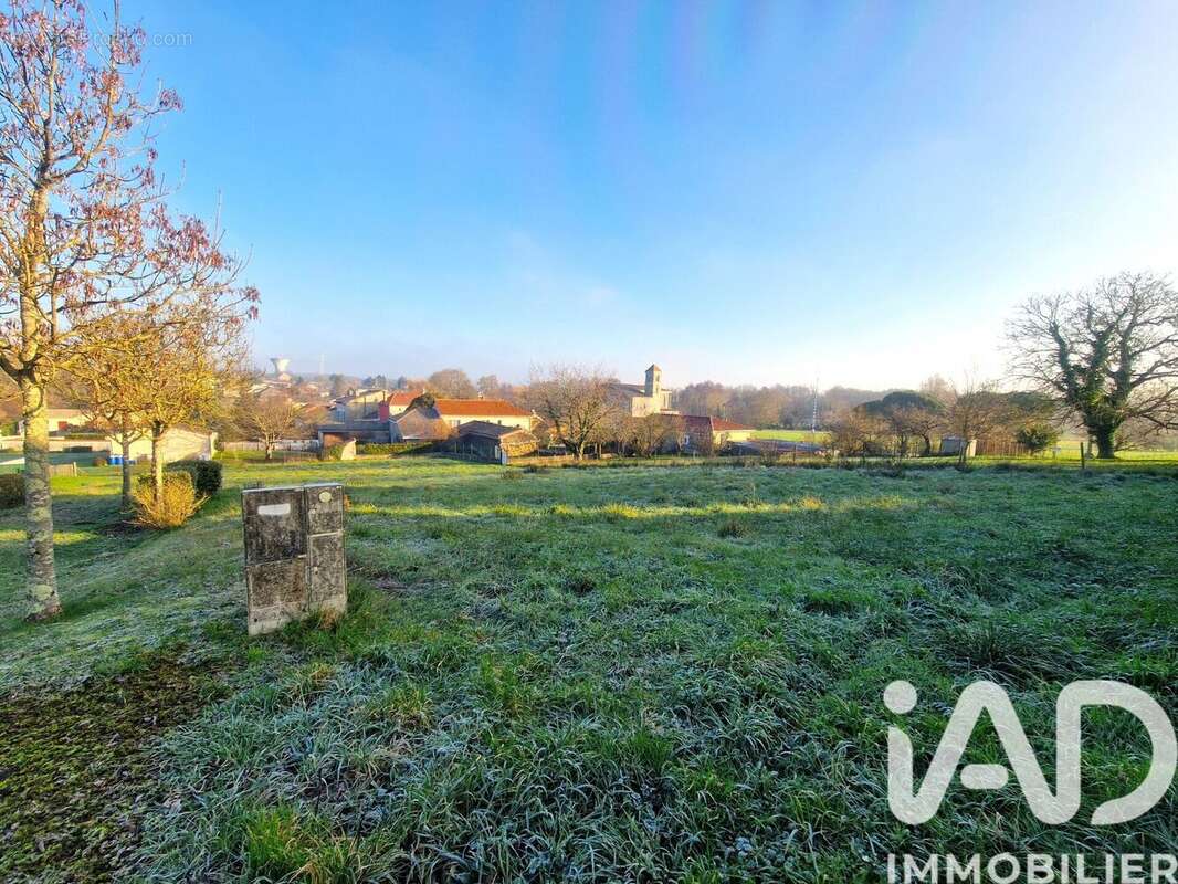 Photo 3 - Terrain à BAIGNES-SAINTE-RADEGONDE